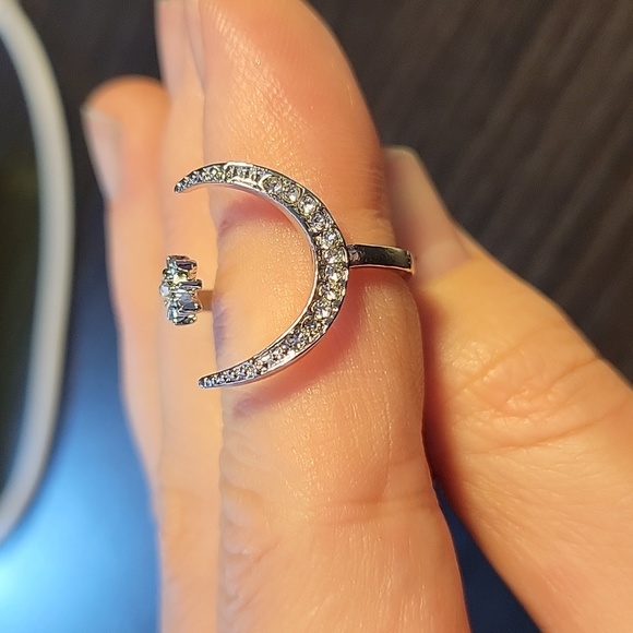 🤎 Crescent Moon Cuff Ring - Picture 2 of 6